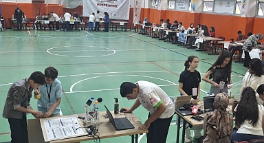 Karaman'da DENEYAP Proje Şenliği'nde geleceğin teknoloji yıldızları projelerini sergiledi