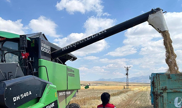Kazımkarabekir’de 2026 Yılının İlk Hububat Hasadı Gerçekleştirildi