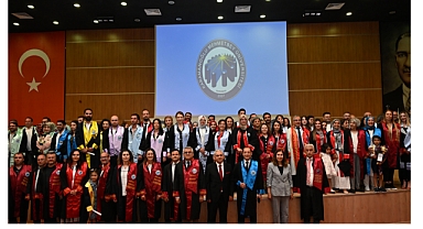KMÜ'de lisansüstü mezuniyet coşkusu