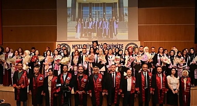 KMÜ Edebiyat Fakültesi Mezunlarını Coşkuyla Uğurladı