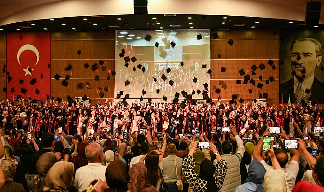 KMÜ Eğitim Fakültesinde Mezuniyet Coşkusu