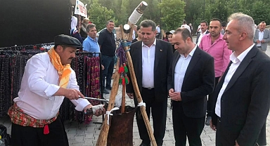 15. Geleneksel Karacaoğlan Sıla, Kiraz ve Bal Festivali Sarıveliler'de Başladı