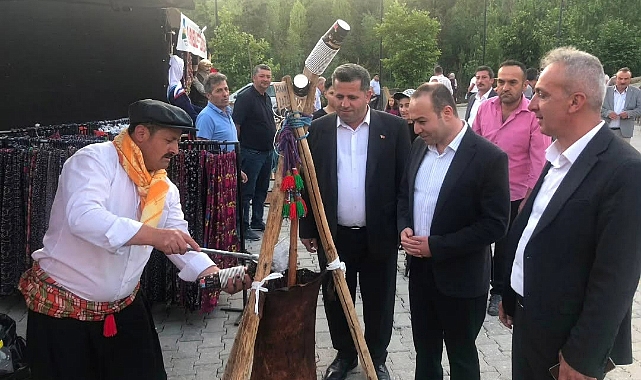 15. Geleneksel Karacaoğlan Sıla, Kiraz ve Bal Festivali Sarıveliler'de Başladı