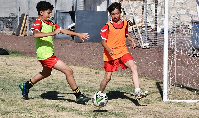 Karaman’da Geleceğin Futbol Yıldızları Yaz Kursunda Yetişiyor