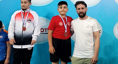 Karamanlı Minik Güreşçiler Türkiye Şampiyonası'ndan 4 Dereceyle Döndü