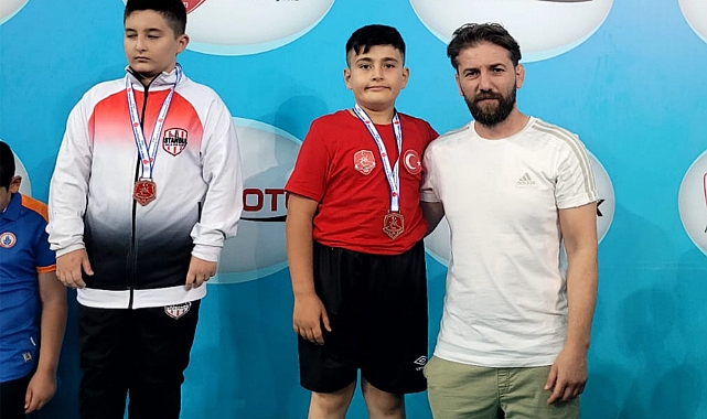 Karamanlı Minik Güreşçiler Türkiye Şampiyonası'ndan 4 Dereceyle Döndü