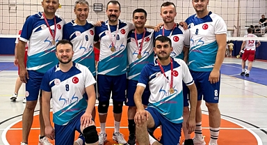 Kurumlar Arası Voleybol Turnuvası'nın Şampiyonu Karaman Eğitim ve Araştırma Hastanesi Oldu
