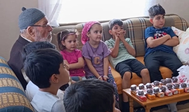 Yaz Kur'an Kursu Öğrencilerinden Yaşlılara Vefa Ziyareti
